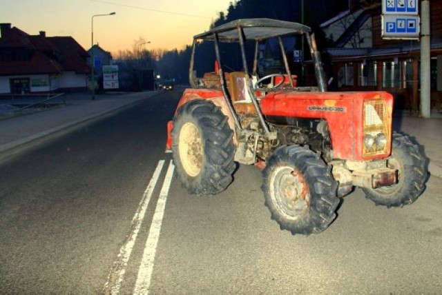 Do wypadku doszło wczoraj (29 sierpnia 2011) w Jasienicy koło ...