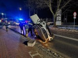 Stary Sącz. Nocne dachowanie mercedesa, w którym jechało pięć osób