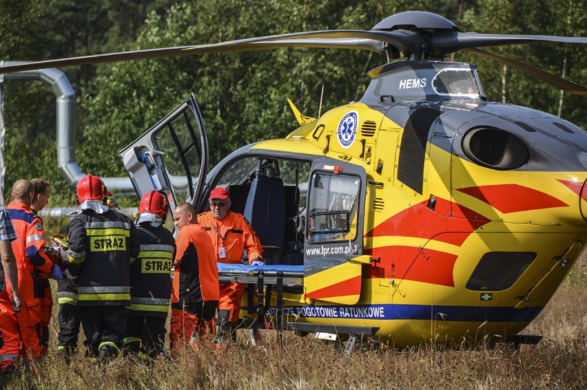 Radiowóz uderzył w drzewo. Ranna policjantka