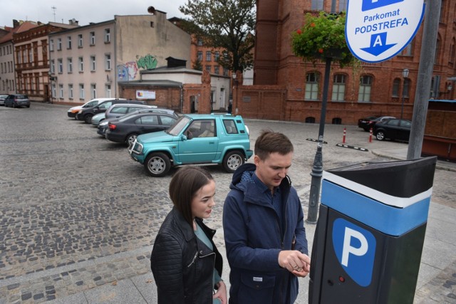Toruń chce zamówić opracowanie miejskiej „polityki parkingowej”. Wydział Gospodarki Komunalnej Urzędu Miasta sonduje, kto i za ile może przygotować taki dokument.

SZCZEGÓŁY NA KOLEJNYCH STRONACH >>>>