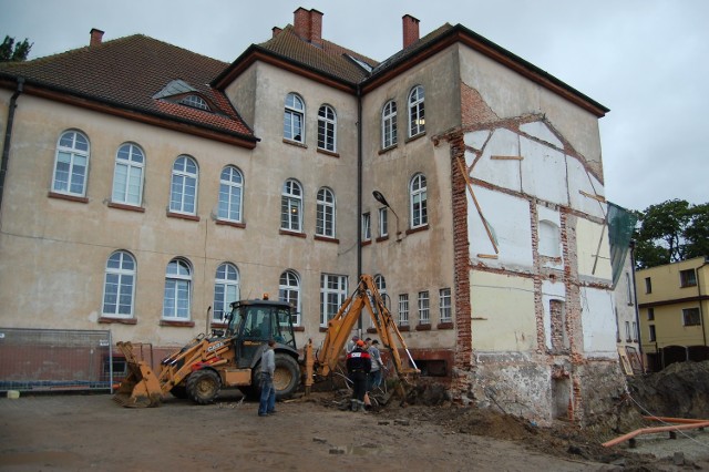 Zakończyły się prace rozbiórkowe i rusza budowa nowego skrzydła