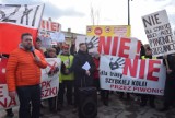 Protest przed dworcem PKP w Kaliszu. Co dalej z koleją dużych prędkości? Mieszkańcy rozgoryczeni brakiem informacji