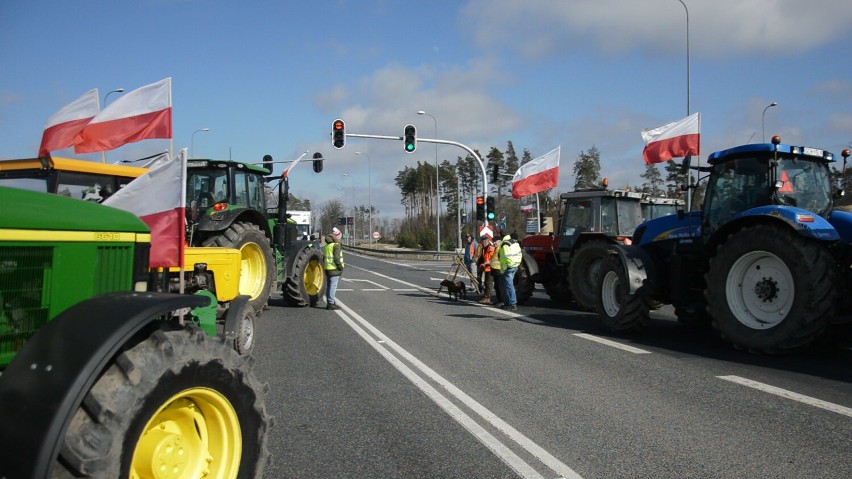 Rolnicy pod Chojnicami zaostrzają protest