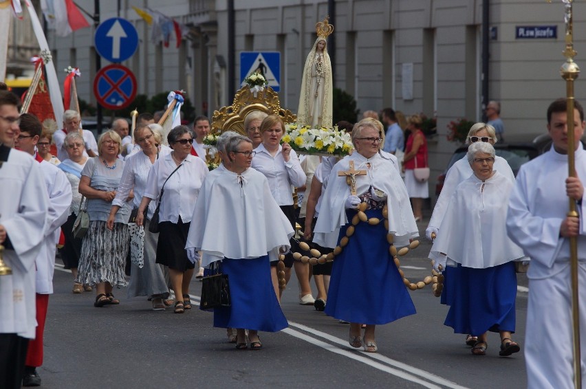 Boże Ciało w Kaliszu. Uroczysta procesja ulicami miasta