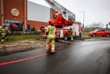 Pożar  siłowni Dragon  w Lesznie. Ogień pojawił się w saunie.  Ewakuowano kilkanaście osób ZDJĘCIA i FILM