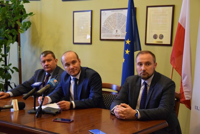 Radni miejscy Prawa i Sprawiedliwości w Przemyślu nadal deklarują współpracę z pozostałymi klubami. Nz. od lewej Andrzej Berestecki, Maciej Kamiński i Wojciech Rzeszutko.