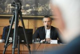 Kandydat na burmistrza Malborka promuje się bez logo partii. "Nie chowam głowy w piasek, jeśli chodzi o przynależność do PiS"