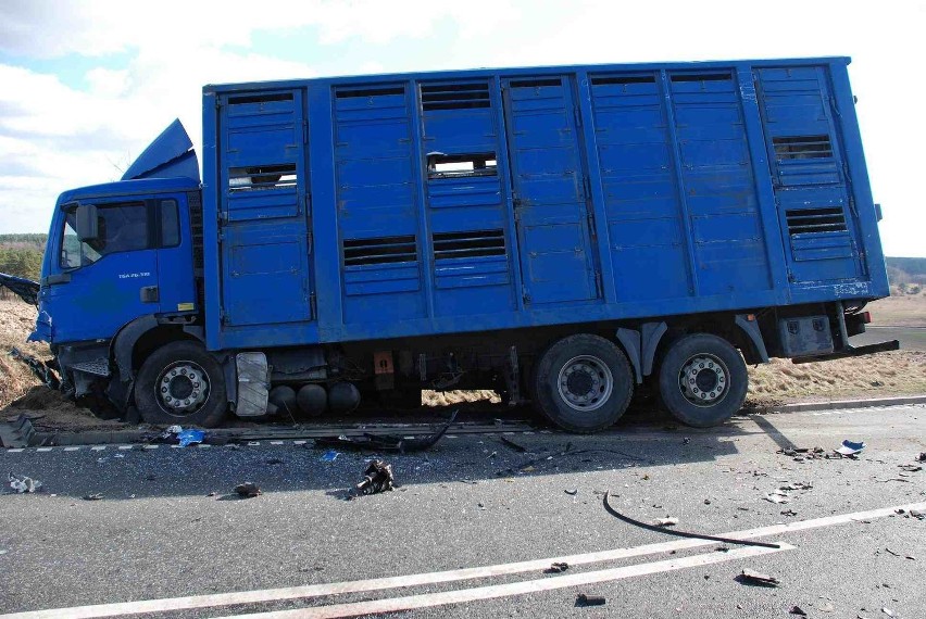 Chrząstowo. Wypadek na krajowej 22. Zginęła młoda kobieta