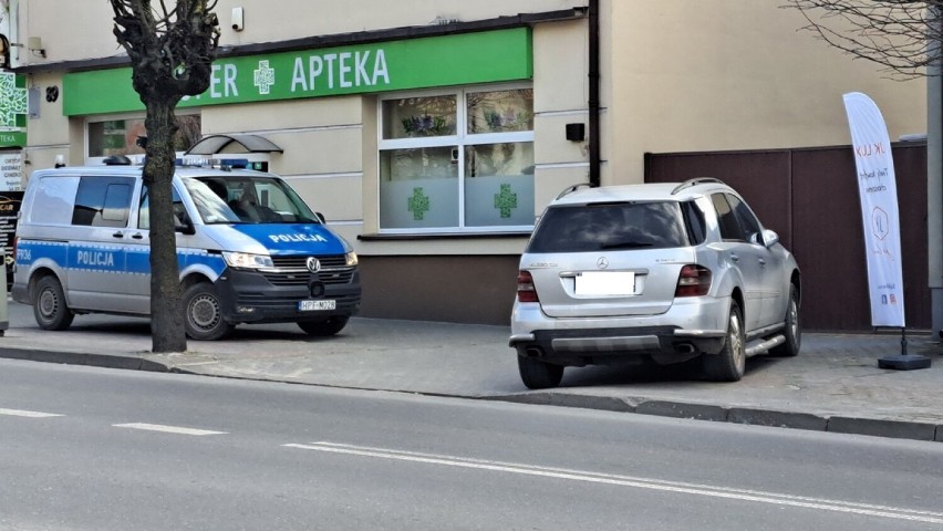 Pajęczno. Kompletnie pijana przewoziła 5-letnie dziecko. Wcześniej spowodowała kolizję