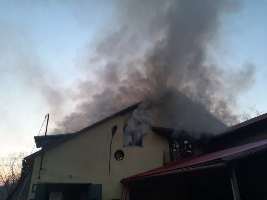 Janczowa pożar budynku gospodarczego. 59 strażaków walczyło z ogniem 