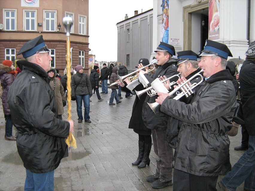 Wadowice: orkiestra dęta OSP zagrała na rynku dla papieża [ZDJĘCIA]