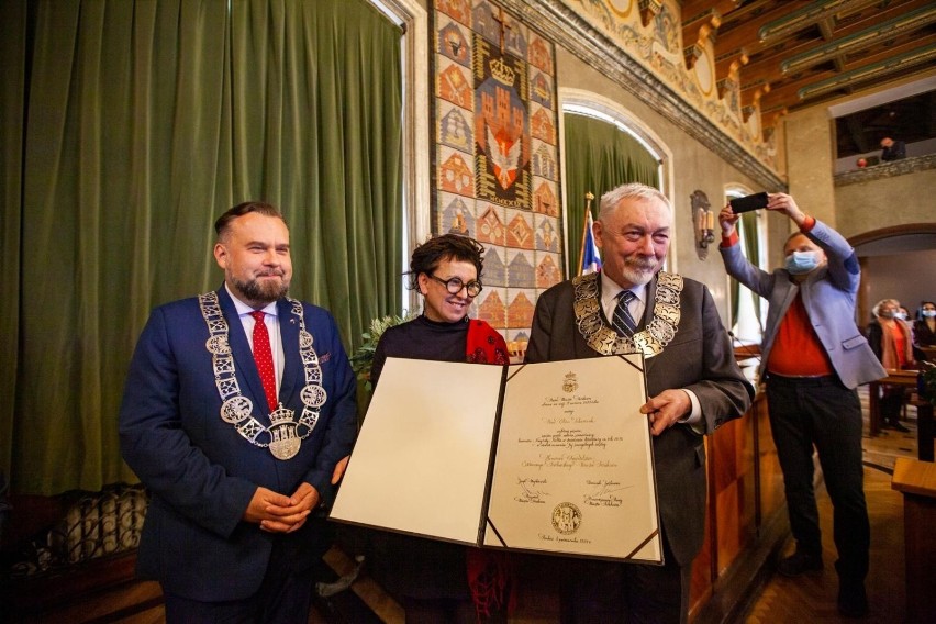 Olga Tokarczuk honorową obywatelką Krakowa. "W jakimś sensie już byłam krakowianką"