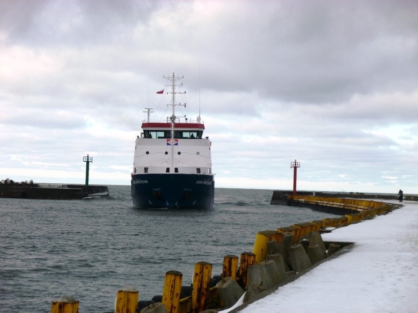 Darłowo port. Wpłynął wielki statek do Darłowa