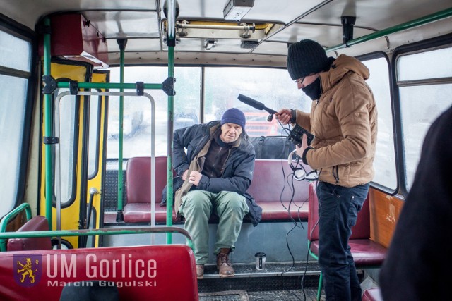 Realizacja klipu została wsparta przez burmistrza Rafał Kuklę oraz Miejski Zakład Komunikacyjny, który udostępnił autobus, gdzie odbywa się akcja teledysku