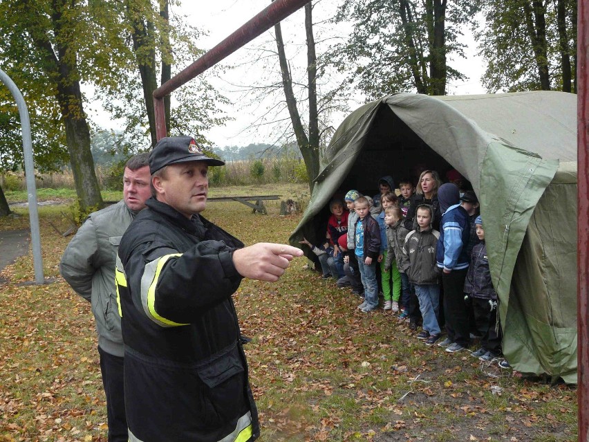 Ogień i bomba w szkole w Bałdrzychowie. To tylko ćwiczenia (ZDJĘCIA)