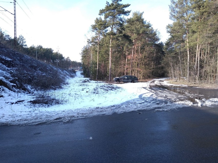 - Ktoś porzucił auto na Foluszowej w Zielonej Górze -...