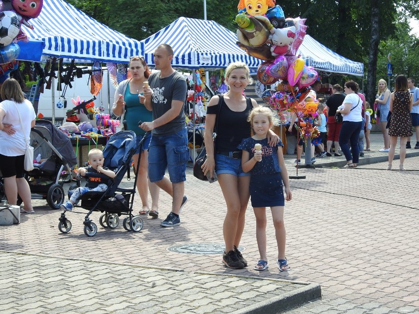 Powiatowy Dzień Rodziny w Sokółce. Pod starostwem zabawa trwa w najlepsze (zdjęcia)
