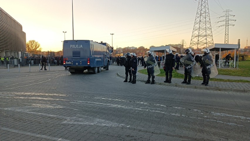 Oblężona Arena Lublin przed meczem Motoru ze Stalą Rzeszów. Zobacz zdjęcia