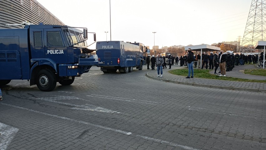 Oblężona Arena Lublin przed meczem Motoru ze Stalą Rzeszów. Zobacz zdjęcia