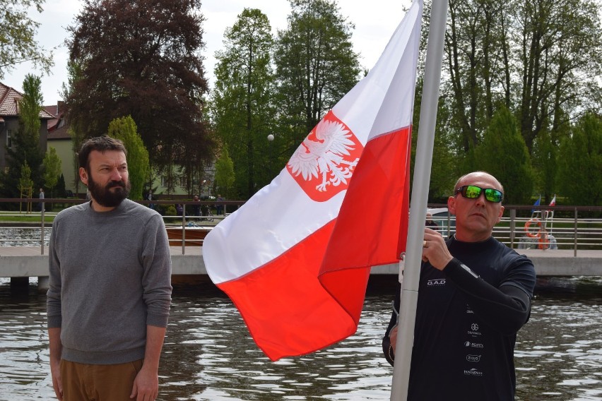 Podniesienie biało-czerwonej bandery