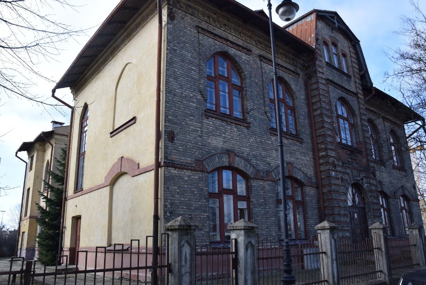 Budynek między ulicą Krakowską i Grochową