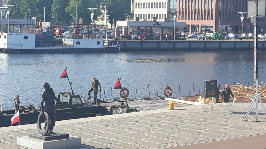 Symboliczne zakończenie Dni Morza, czyli most pontonowy odpłynął