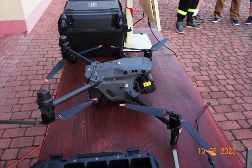 Mała jednostka OSP w Moszczenicy z wielkim sprzętem. Chodzi o profesjonalny drona, który może pomóc szukać zaginionych