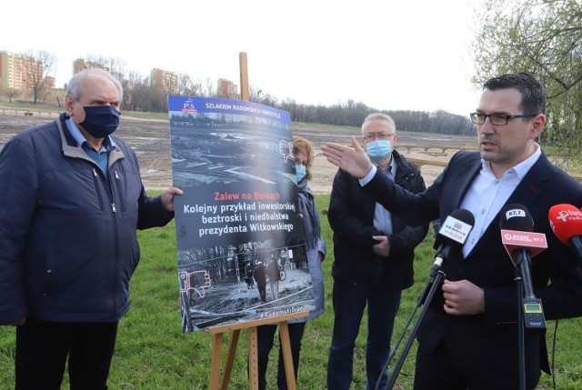 Radny Łukasz Podlewski zarzuca prezydentowi błędy przy sporządzaniu dokumentacji dotyczącej modernizacji zalewu na Borkach.