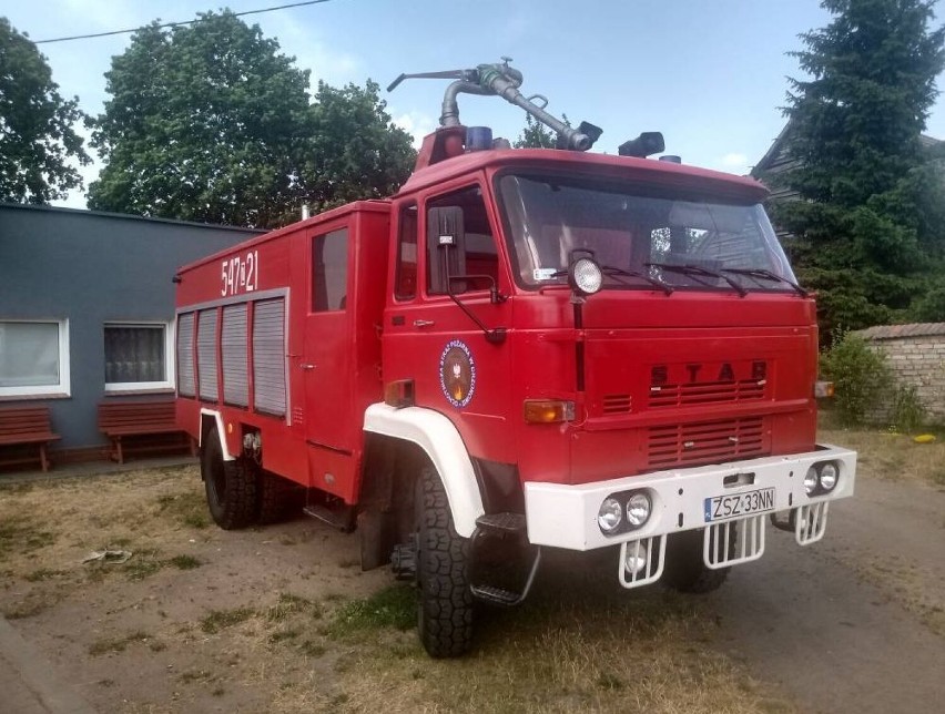 Wóz strażacki z OSP Drzonowo koło Białego Boru do kupienia [zdjęcia]