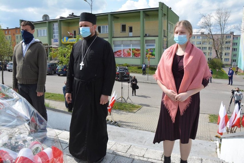 Modlitwa, złożenie kwiatów i odśpiewanie hymnu. Skromne uroczystości w Dąbrowie Białostockiej