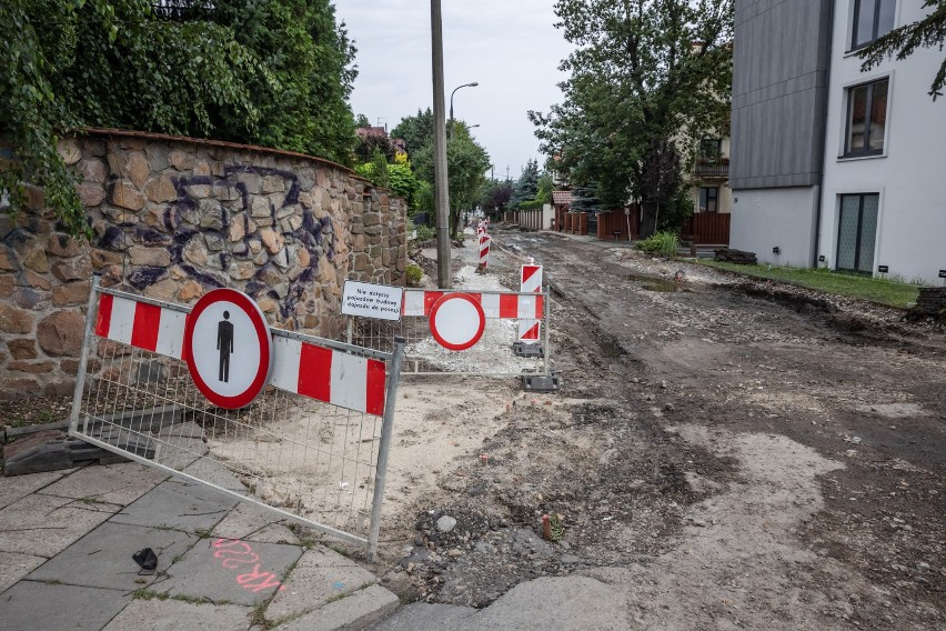 W najgorszym stanie jest ulica Borowego - mieszkańcy muszą...