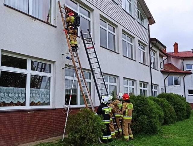 Silne zadymienie w szkole w Kochcicach - strażacy ćwiczyli swoje działania