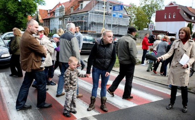 Mieszkańcy wyszli na ulicę w proteście przeciw tranzytowi ...