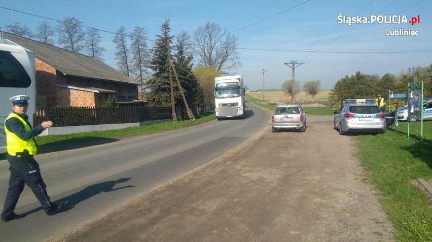 Na czas remontu przejazdu kolejowego na DK 46 wyznaczono objazdy. Ale kierowcy skracają sobie drogę, łamiąc prawo [zdj.]