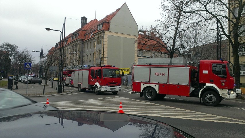 Bomba w sądzie w Gliwicach 10.03.2016. Czynności policyjne trwają