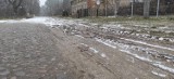 Gmina Rakoniewice: W deszczowe dni droga w Blinku zmienia się w aleję błota. Mieszkańcy od lat czekają na poprawę