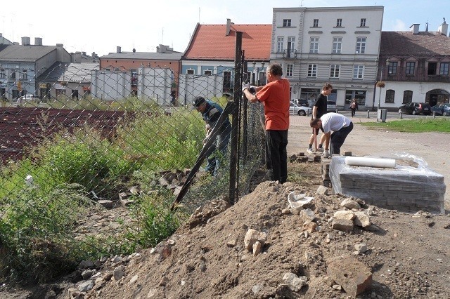 Częstochowa: Archeolodzy wrócili na Stary Rynek. Prace potrwają do końca września