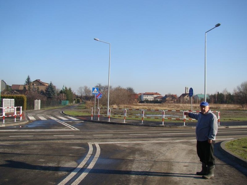 Brak przejścia dla pieszych w Kętach na nowej drodze