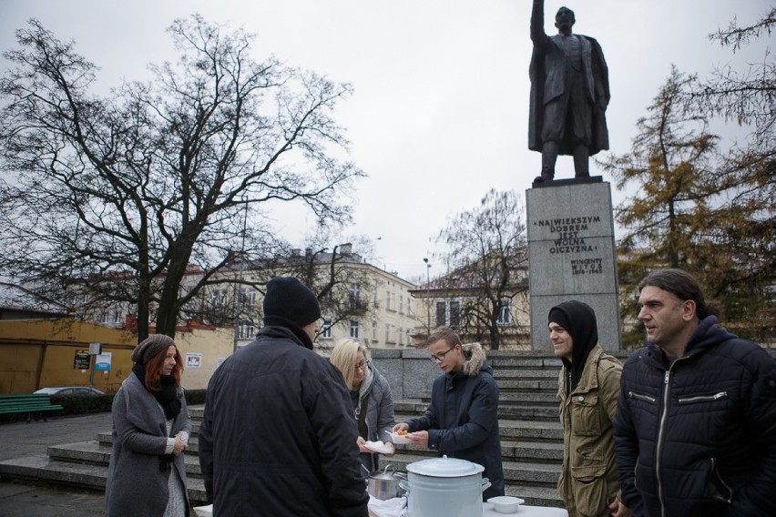 Tarnów. Akcja jedzenie zamiast bomb