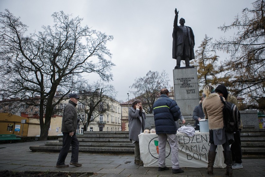 Tarnów. Akcja jedzenie zamiast bomb