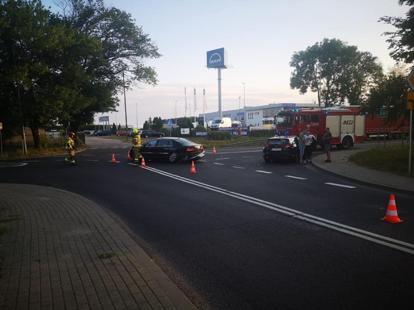 W Motańcu zderzyły się dwa osobowe auta. W akcji strażacy z Kobylanki i Stargardu