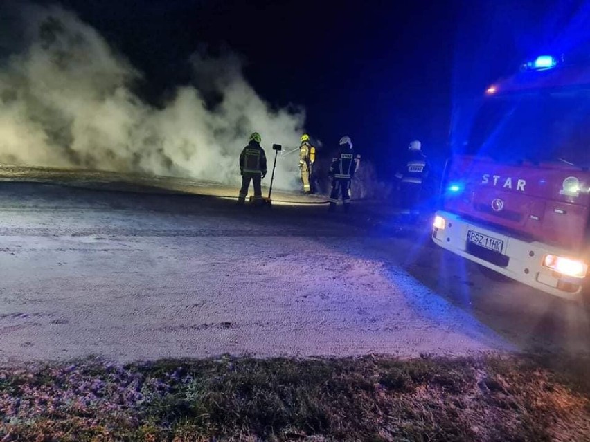 W Sękowie doszczętnie spłonął samochód osobowy [FOTO]