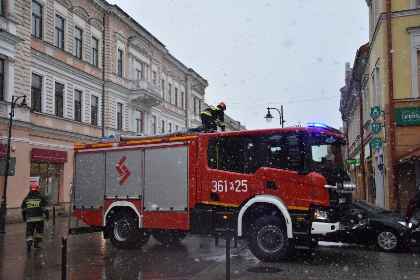 Ozdoba świąteczna stwarzała zagrożenia dla przechodniów