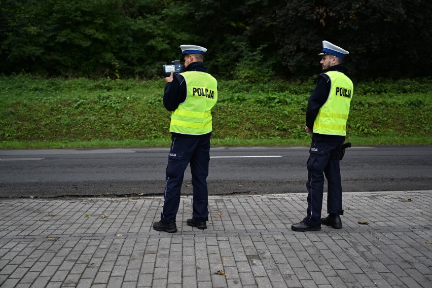 Policyjny patrol podczas kontroli drogowej w Przemyślu, 17...