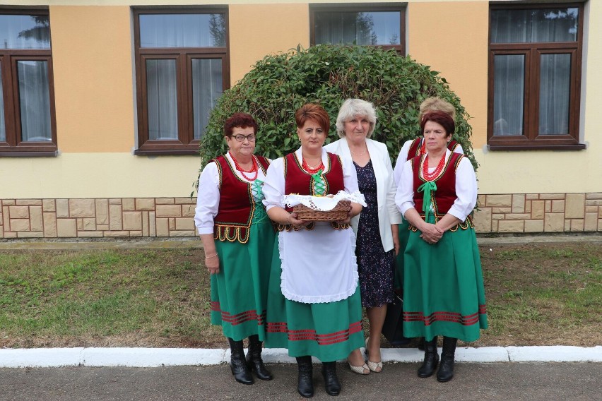 W Czekaju zorganizowano święto chleba. Była msza, występy i tańce