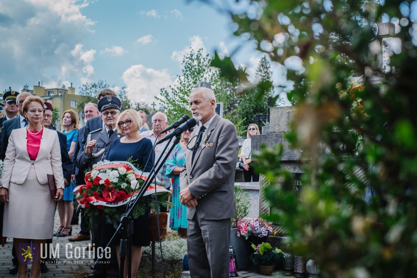 Dzień Sybiraka w Gorlicach. Msza święta w bazylice i hołd poległym przy Krzyżu Katyńskim na gorlickim cmentarzu