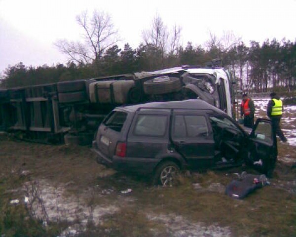 Przed godz. 4:00 w Dorohuczy w powiecie świdnickim na skrzyżowaniu drogi krajowej nr 12 z drogą wojewódzką nr 838 zderzyły się dwa pojazdy.