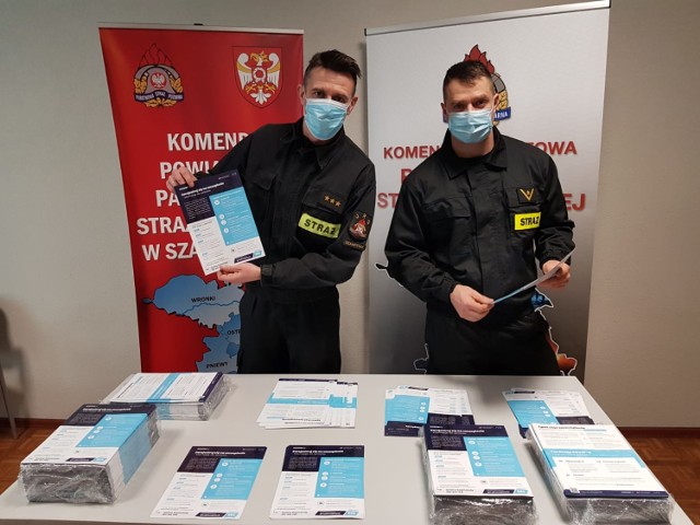 Strażacy włączyli się do ogólnopolskiej kampanii "Szczepimy się". W jej ramach do mieszkańców i mieszkanek powiatu szamotulskiego trafią ulotki zachęcające do zaszczepienia się przeciwko COVID - 19
