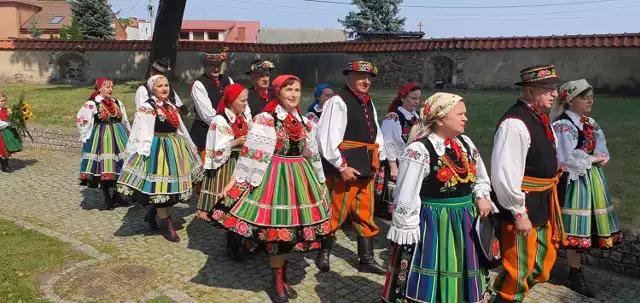 Święto Plonów w archikolegiacie tumskiej. Był korowód dożynkowy, wieńce i uroczysta msza