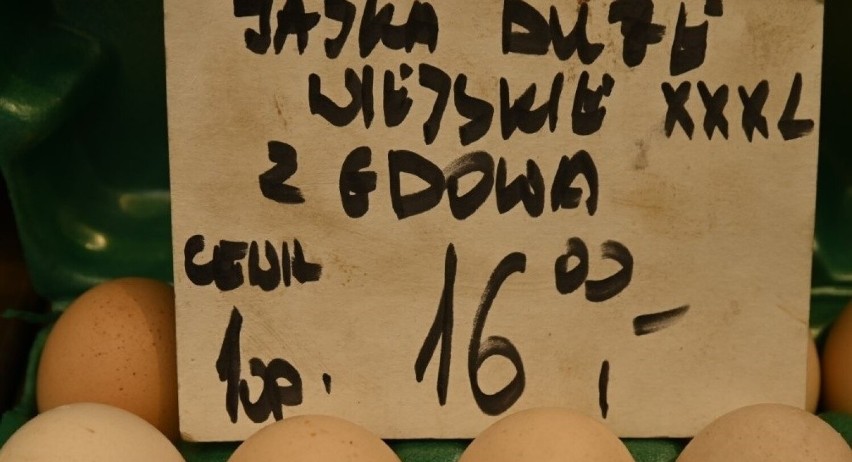 Ceny jaj w Krakowie przed Wielkanocą 2023. Drogo! Sprawdziliśmy, ile kosztują jajka na placach targowych